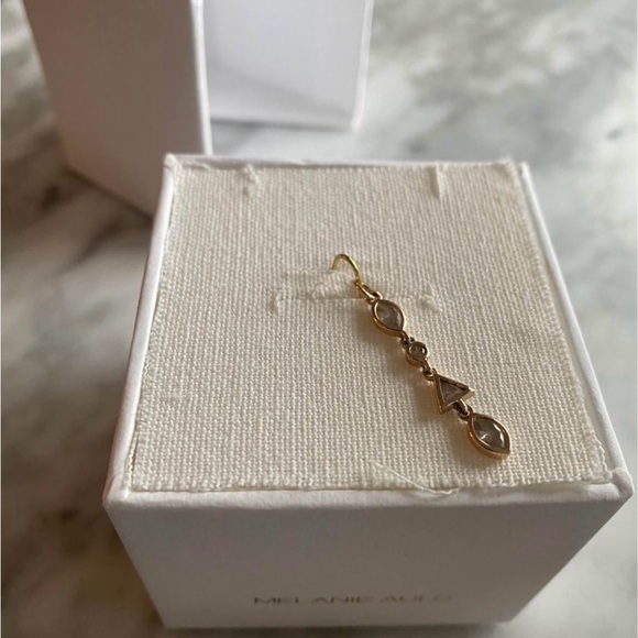 Melanie Auld x Jillian Harris ‘Adorned’ Waterfall Charm - Picture 2 of 3